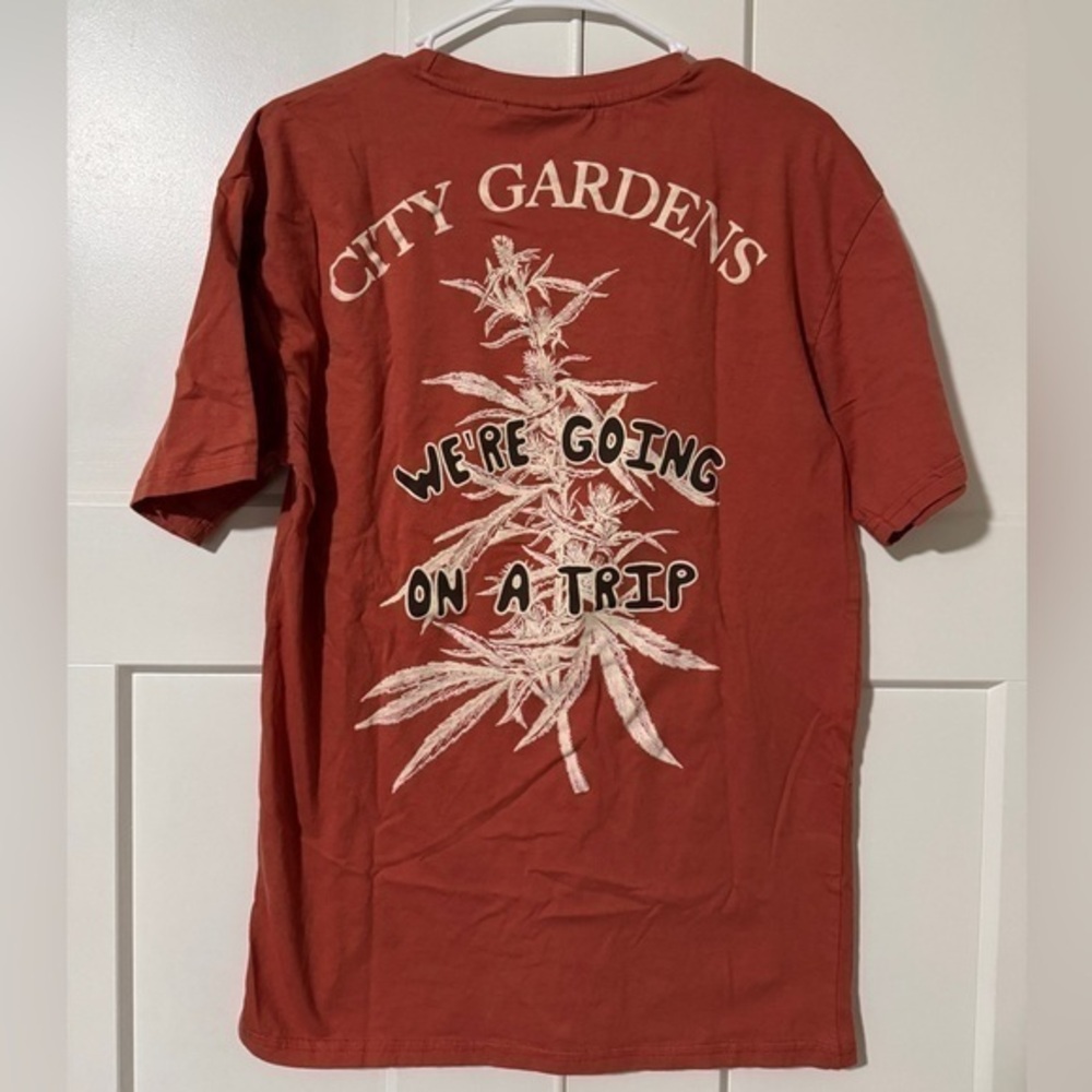 NWOT Men’s Trip City Tee Large